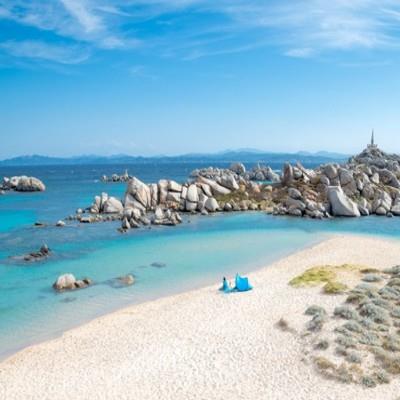 Vacanze da sogno in Corsica e Sardegna con una barca a vela